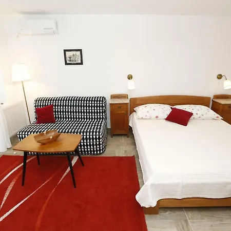 Vesna With Terrace Apartment *